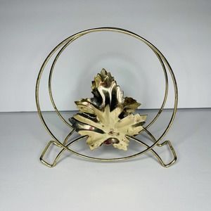 Vintage Round Wire Metal Footed Leaf Napkin Holder Gold Tone Mid-Century